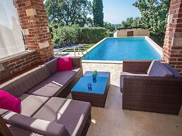 Adorable Holiday Home With Private Swimming Pool & Terrace