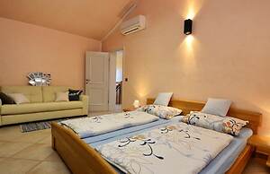 Cozy Holiday Home in Rogovici With Swimming Pool