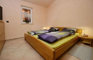 Cozy Holiday Home in Rogovici With Swimming Pool