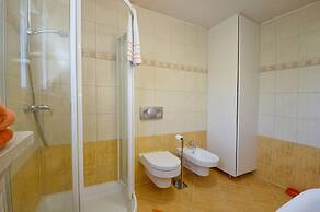 Cozy Holiday Home in Rogovici With Swimming Pool