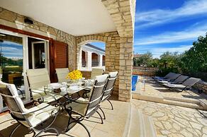 Cozy Holiday Home in Rogovici With Swimming Pool