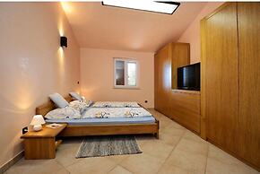 Cozy Holiday Home in Rogovici With Swimming Pool