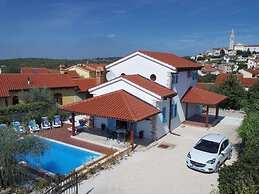 Nice Holiday House With Private Pool & Roof Terrace