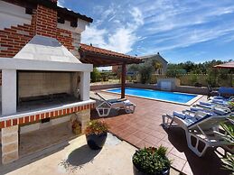 Nice Holiday House With Private Pool & Roof Terrace