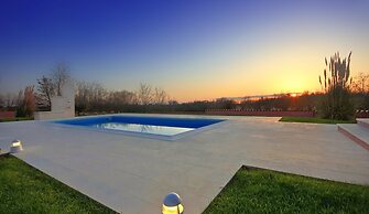 Gorgeous Villa With Private Swimming Pool and Covered Terrace