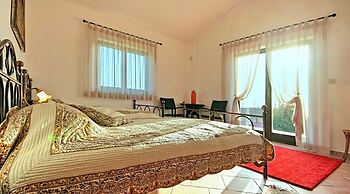 Gorgeous Villa With Private Swimming Pool and Covered Terrace