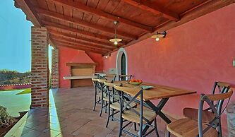 Gorgeous Villa With Private Swimming Pool and Covered Terrace