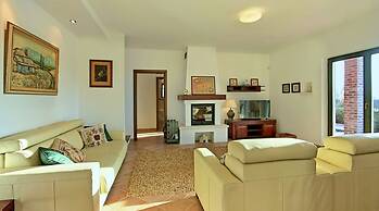 Gorgeous Villa With Private Swimming Pool and Covered Terrace