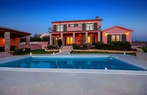 Gorgeous Villa With Private Swimming Pool and Covered Terrace