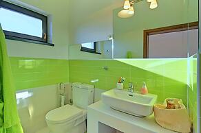 Gorgeous Villa With Private Swimming Pool and Covered Terrace