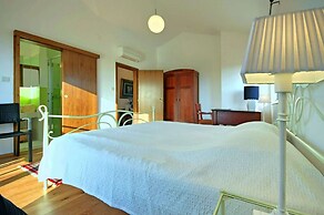 Gorgeous Villa With Private Swimming Pool and Covered Terrace