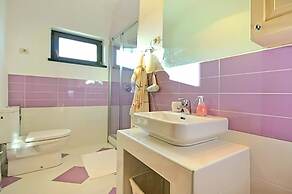 Gorgeous Villa With Private Swimming Pool and Covered Terrace