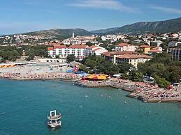 Large Holiday Home With Private Pool, Wellness & Sea View