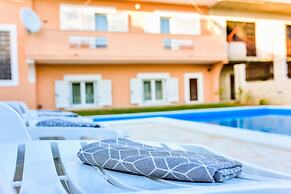 Spacious Apartment With Private Pool