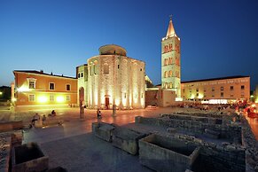 Spacious Apartment With Private Pool