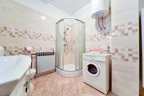 Spacious Apartment With Private Pool