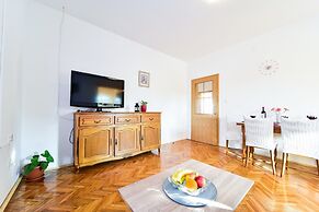 Spacious Apartment With Private Pool