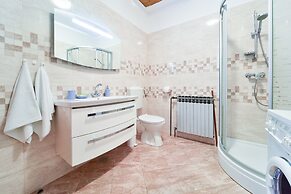 Spacious Apartment With Private Pool