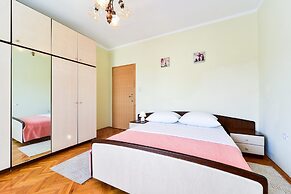 Spacious Apartment With Private Pool