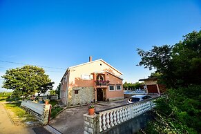 Spacious Apartment With Private Pool