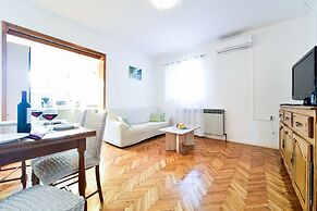 Spacious Apartment With Private Pool