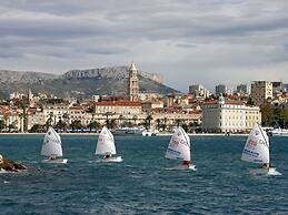 Apartment in Kastel Stafilic Near the sea
