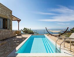 Studio Apartment With Swimming Pool & Sea View