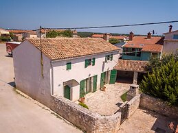 Wonderful Holiday Home in Pula