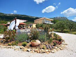 Attractive Villa in Kastel Luksic on Mount Kozjak