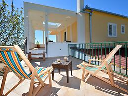 Attractive Villa in Kastel Luksic on Mount Kozjak