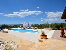 Attractive Villa in Kastel Luksic on Mount Kozjak