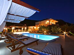 Attractive Villa in Kastel Luksic on Mount Kozjak