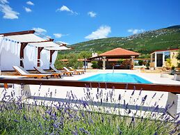 Attractive Villa in Kastel Luksic on Mount Kozjak