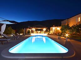 Attractive Villa in Kastel Luksic on Mount Kozjak