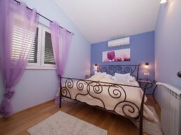 Cozy Holiday Home in Podgora