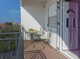 Apartment in Katel Gomilica Near Beach