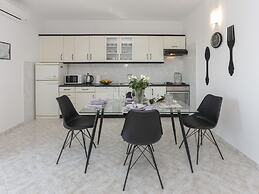 Apartment in Katel Gomilica Near Beach
