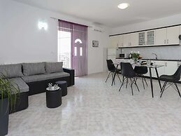 Apartment in Katel Gomilica Near Beach