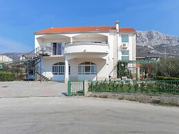Apartment in Katel Gomilica Near Beach