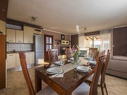 Cosy Holiday Home in Policnik With Pool