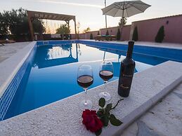 Cosy Holiday Home in Policnik With Pool