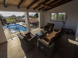 Cosy Holiday Home in Policnik With Pool