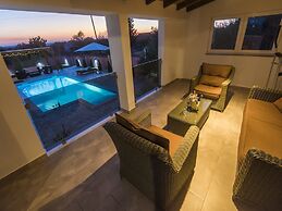 Cosy Holiday Home in Policnik With Pool