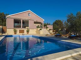 Cosy Holiday Home in Policnik With Pool