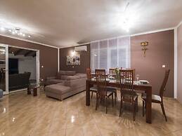 Cosy Holiday Home in Policnik With Pool