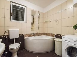 Cosy Holiday Home in Policnik With Pool