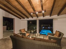 Cosy Holiday Home in Policnik With Pool