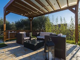 Cosy Holiday Home in Policnik With Pool