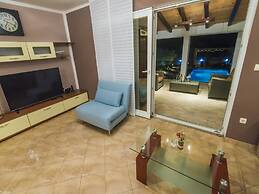 Cosy Holiday Home in Policnik With Pool