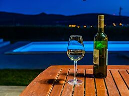 Charming Villa With Private Pool